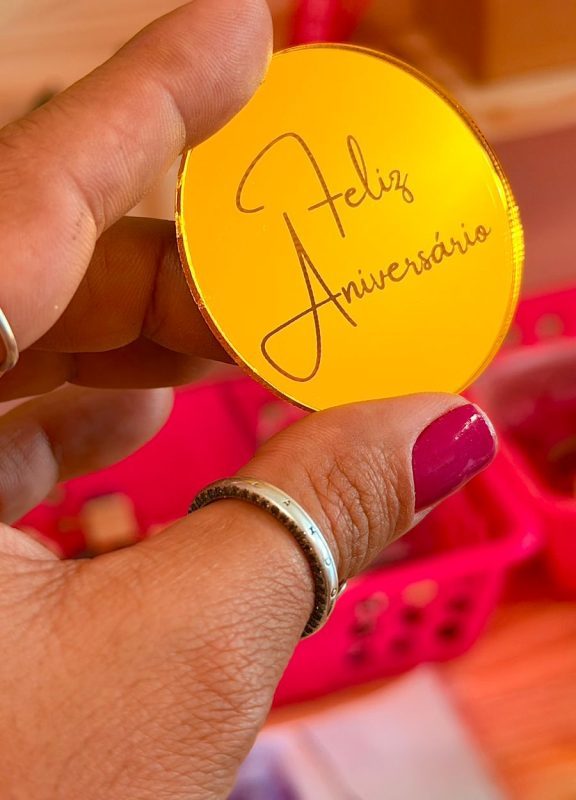 Medalha "Feliz Aniversário" Luxo Para Bolo 5cm